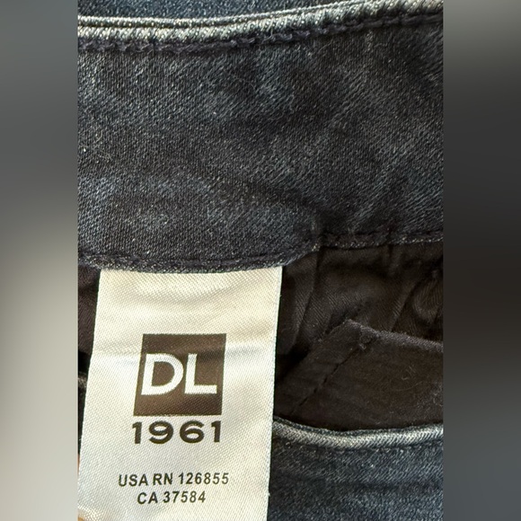 DL1961 Florence Sz 26 Mid Rise Instasculpt Skinny Dark Wash Blue Jeans 26” Waist - Picture 14 of 16